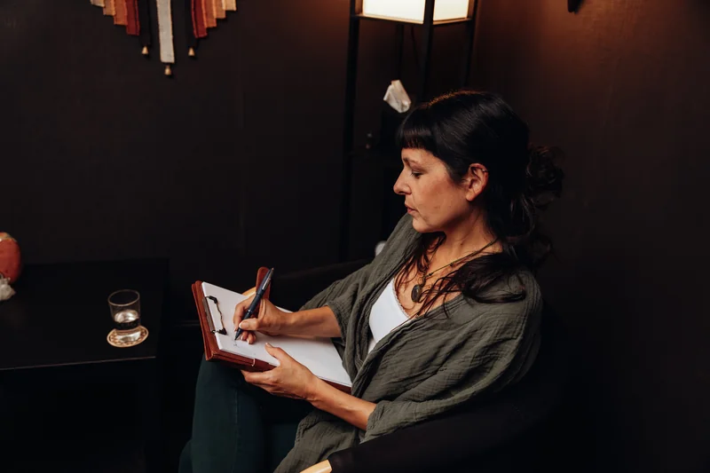 Katrin bei einer Therapiesitzung